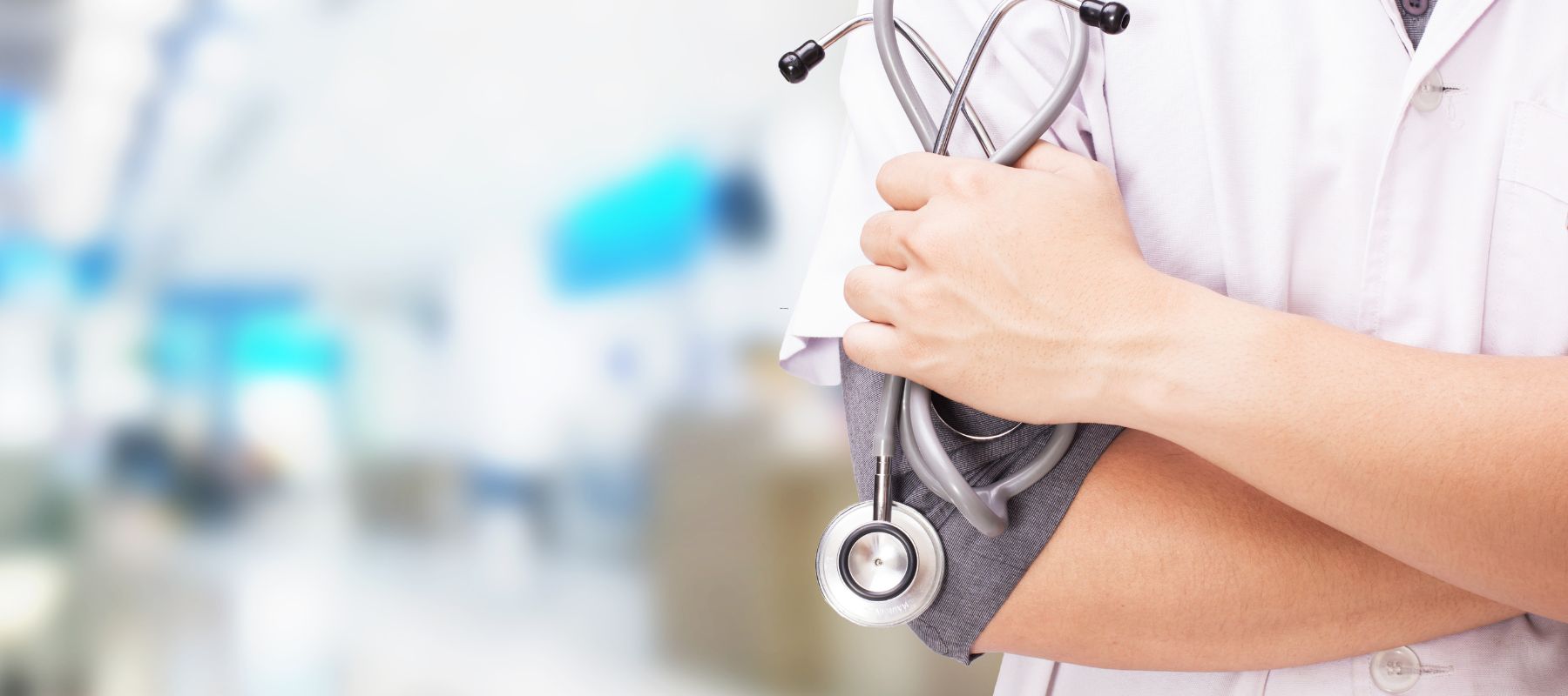 IN this picture doctor can hola sthethoscope